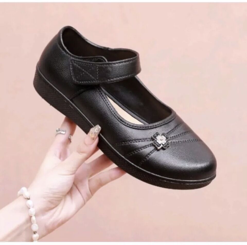 Giày nhựa đi mưa