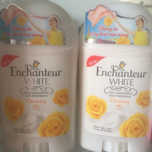 [Hcm]Sáp Khử Mùi Trắng Da Enchanteur Charming 40G