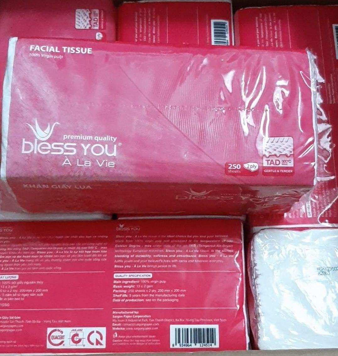 1 thùng khăn giấy rút Bless You (  40 gói ). Loại 250 tờ ( 2 lớp).
