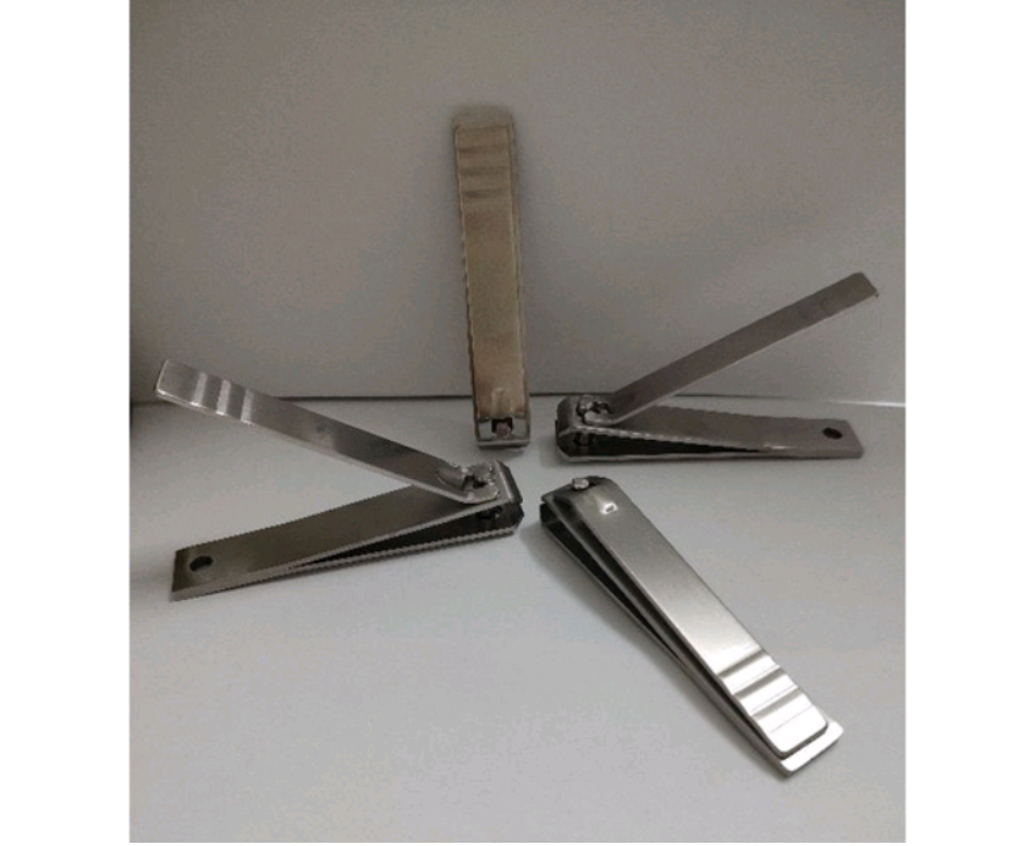 Bấm móng to đầu vuông