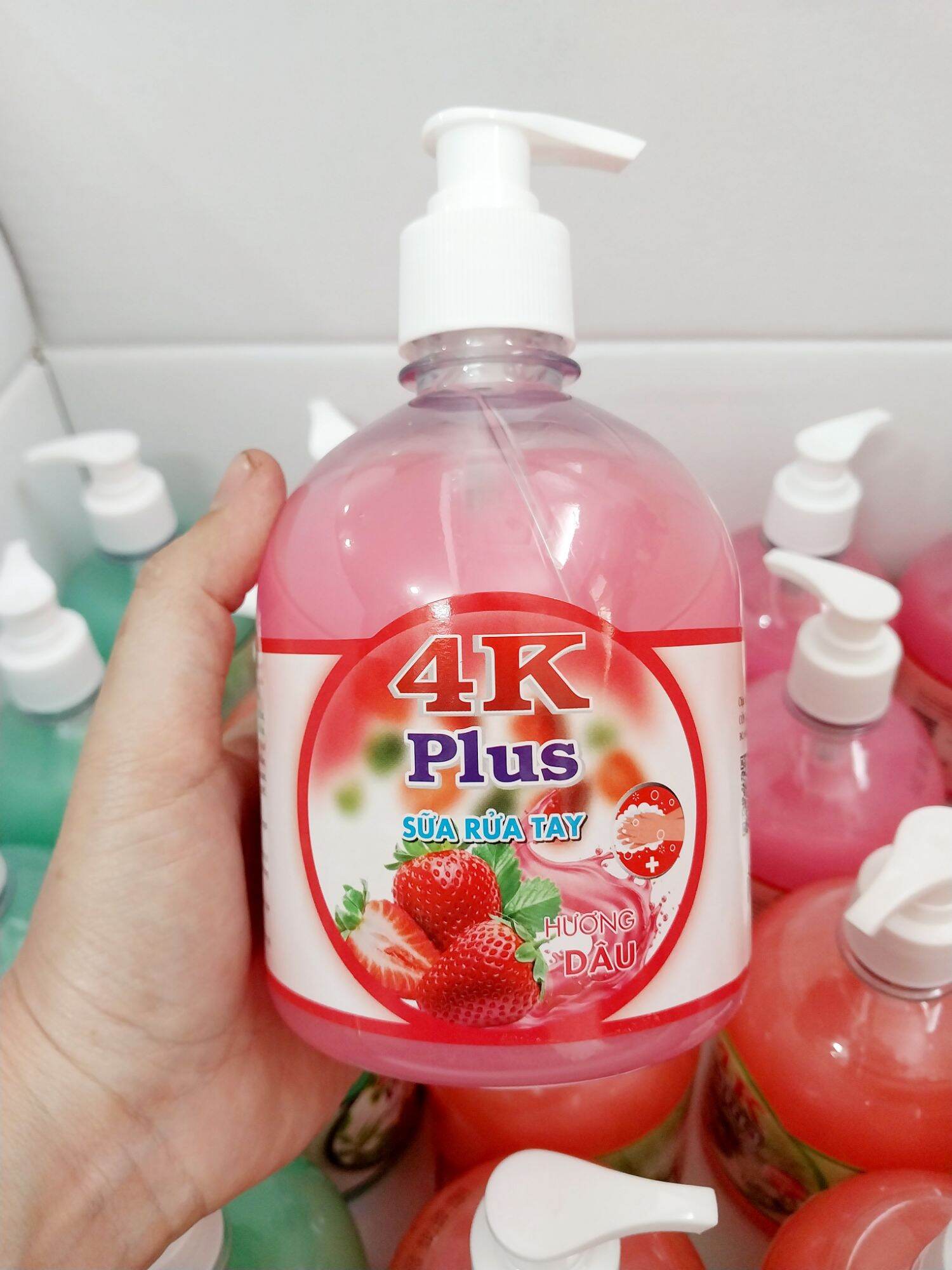 Nước Rửa Tay 4K Plus 500ml ngẫu nhiên.