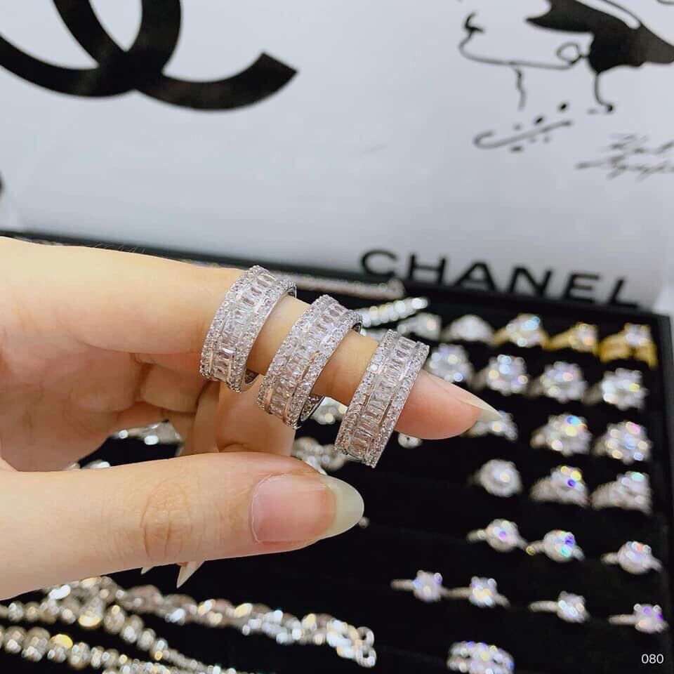 Nhẫn nữ kiểu tròn đính đá trắng xung quanh mạ bạch kim siêu đẹp