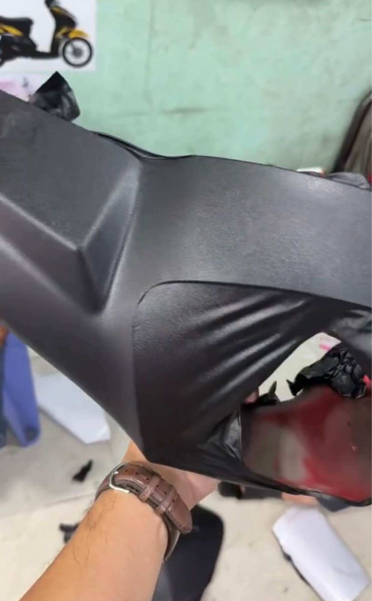 Decal đen nhám sần loại dày dán xe