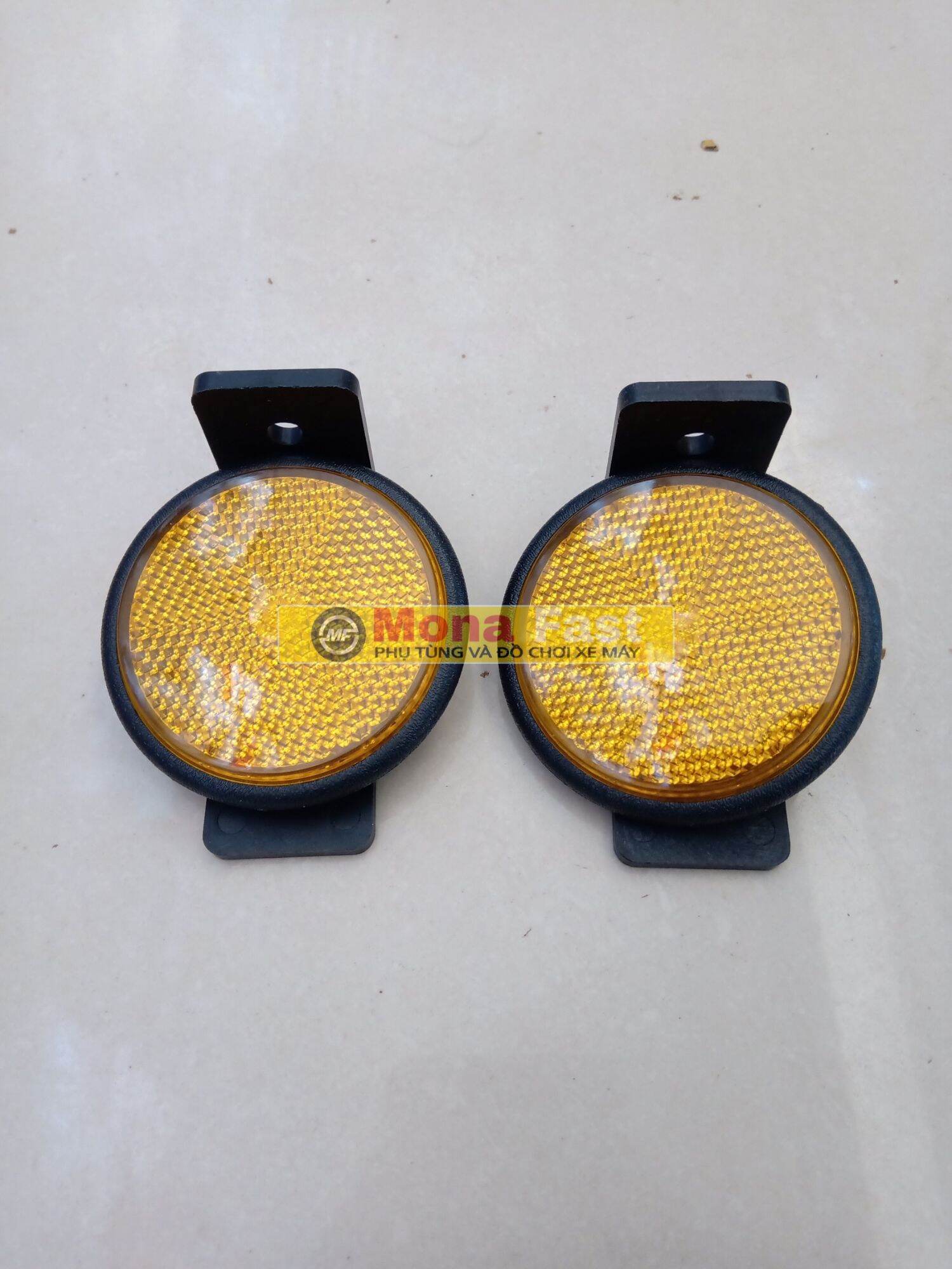 Mắt mèo phản quang gắn biển số xe máy
