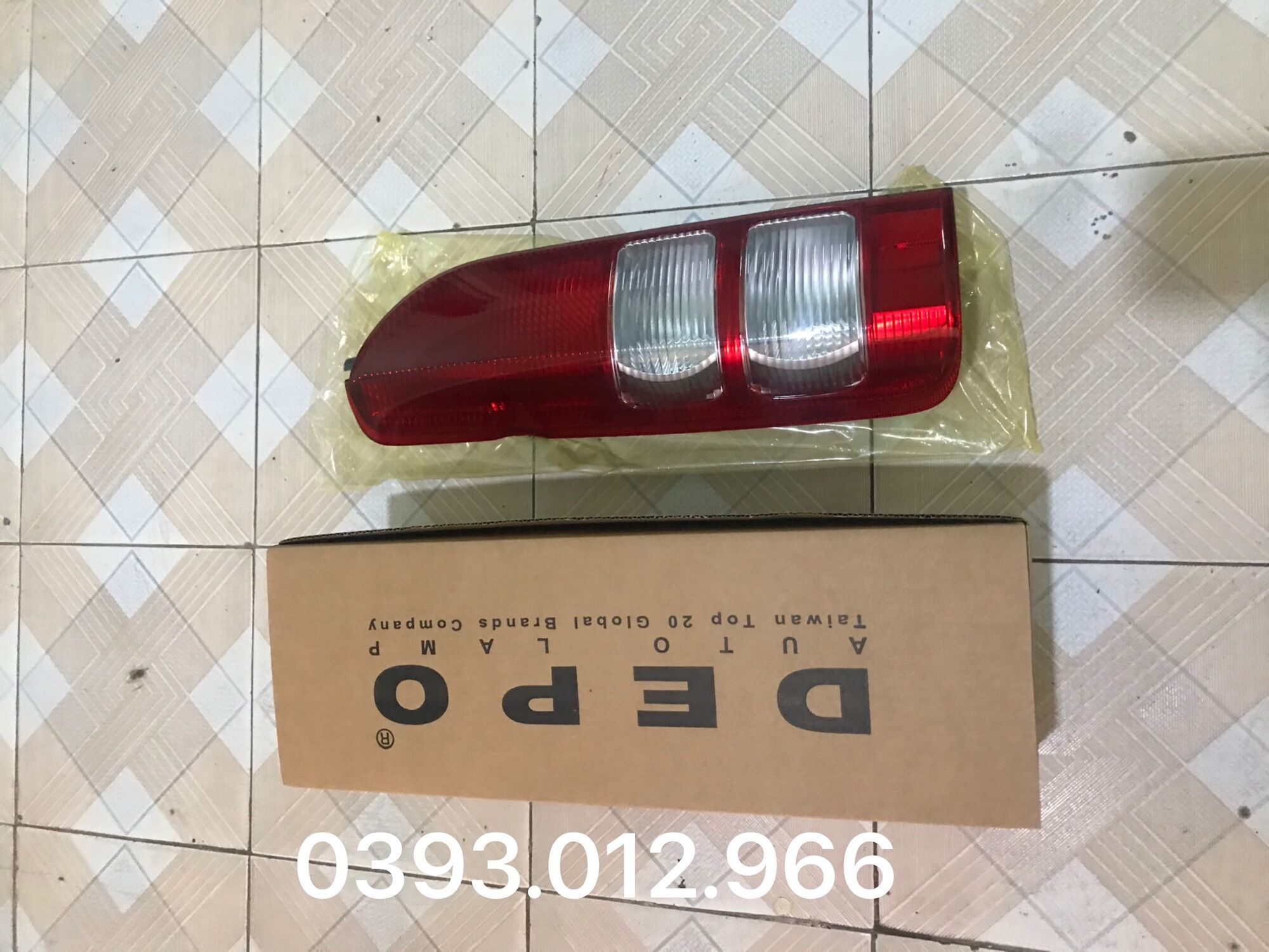 Đèn hậu toyota hiace