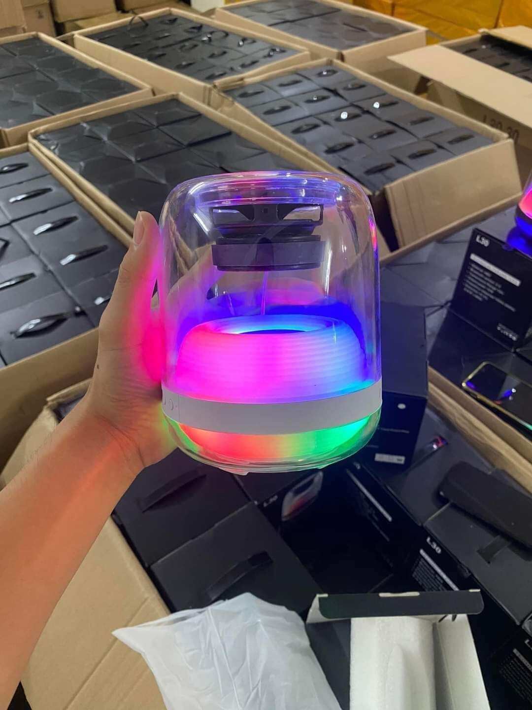 Loa bluetooth l30 đảm bảo chất lượng tuyệt đối có đèn led bluetooth, aux, tf, usb.