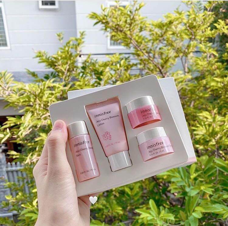 Bộ Kit Innisfree Jeju Cherry Blossom_ Dưỡng Ẩm Trắng Da