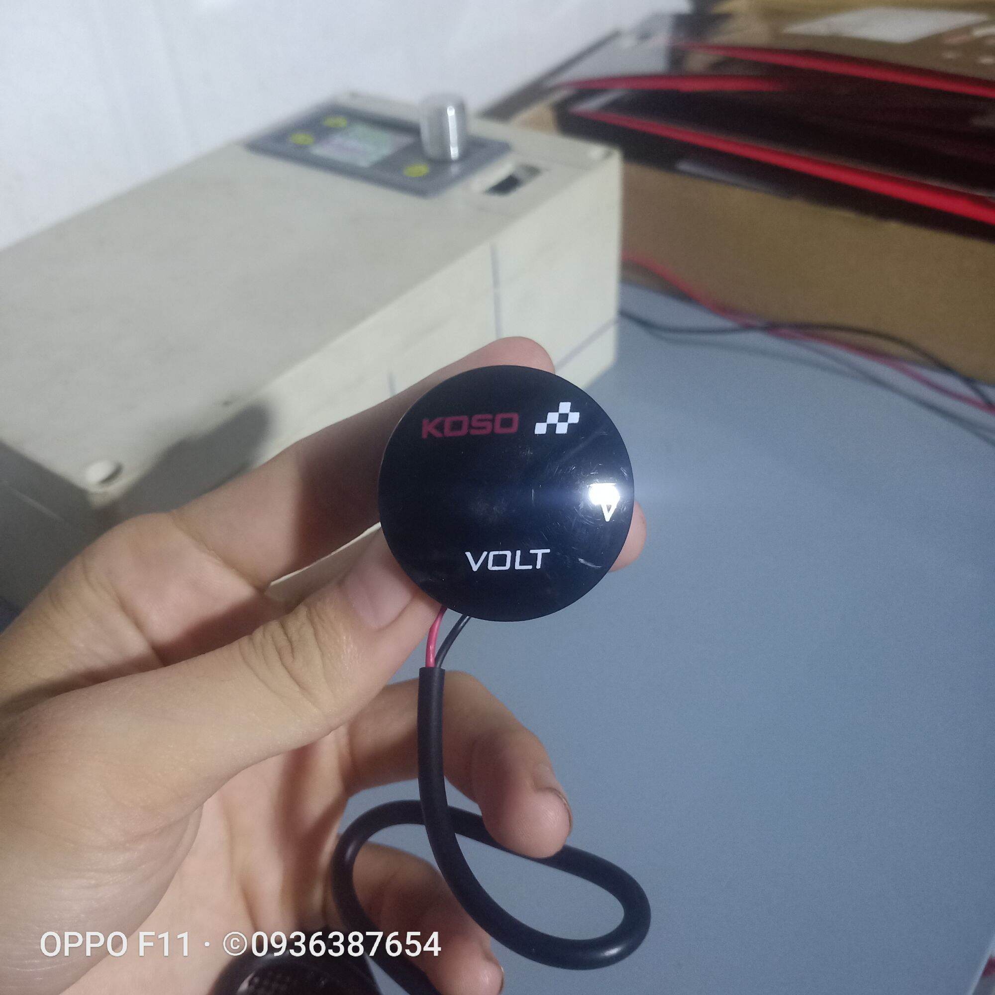 Đồng hồ đo vol KOSO kiểu tròn