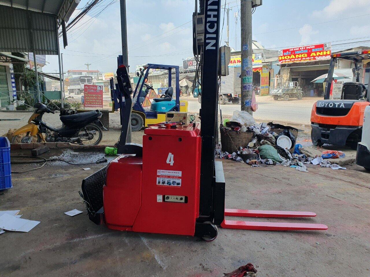 35 tr xe nâng tay cao sức nâng 400 kg. khung cao 1.5 m