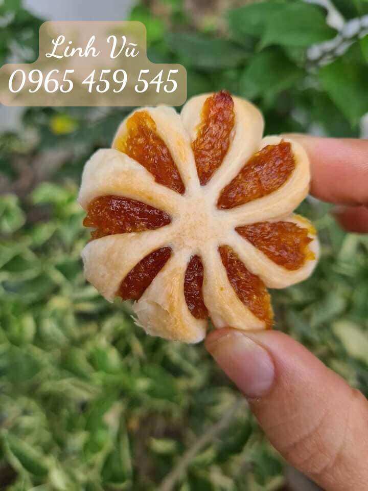 BÁNH HOA MAI NHÂN KHÓM