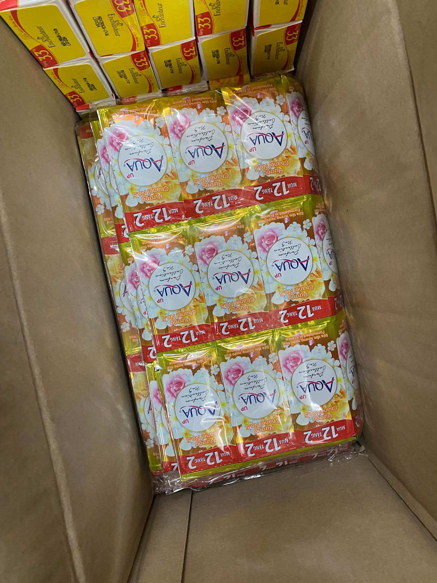 1 lốc 8 dây( 1 dây 14 gói) sữa tắm aqua