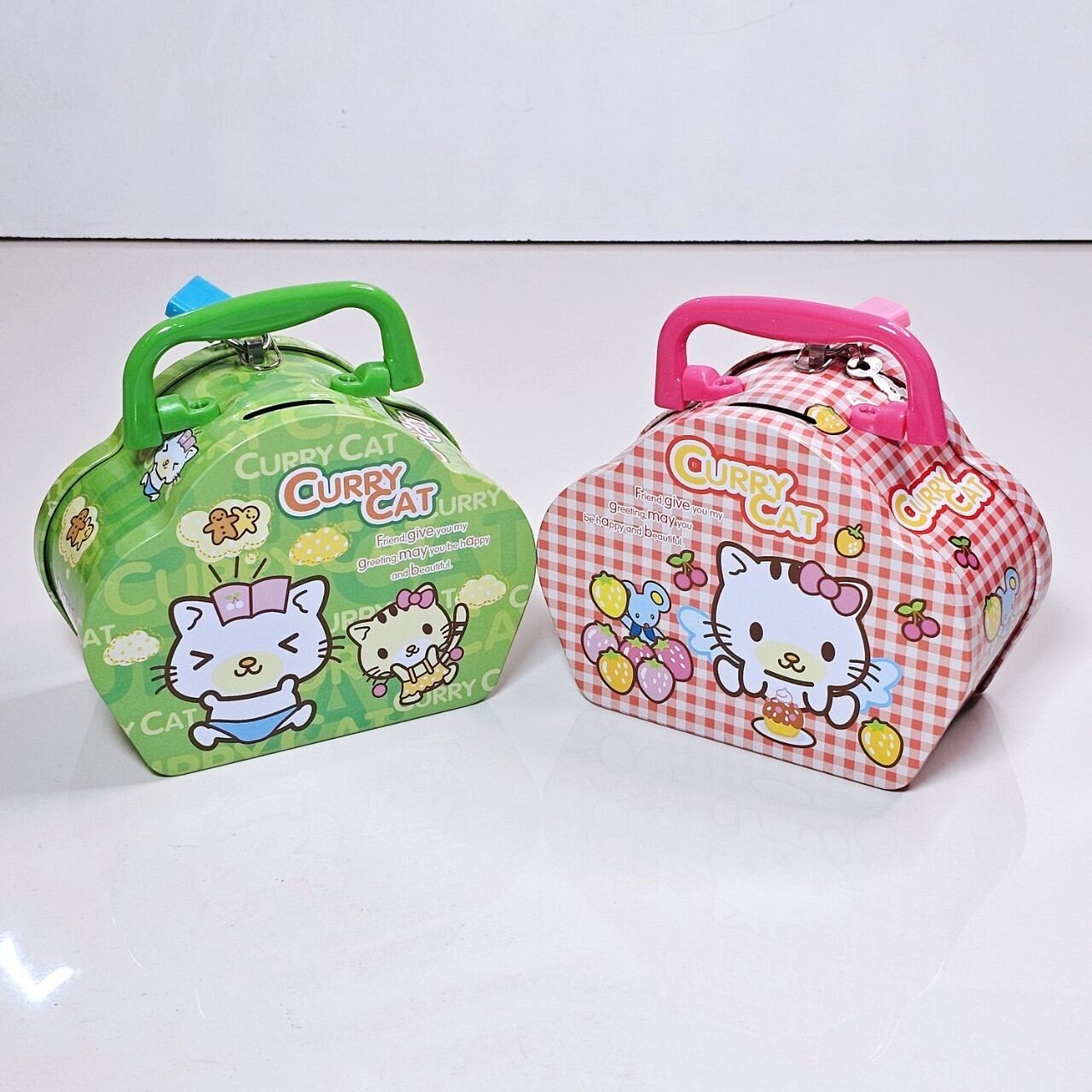 Ống heo hình Hello Kitty