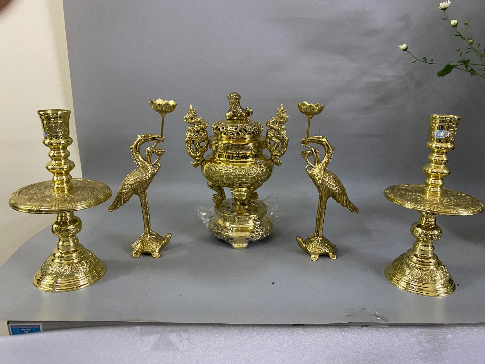 Bộ đỉnh thờ lư thờ đồng ngũ sự cao 28cm bằng đồng cao cấp. Bộ đồ thờ đồng đỉnh hạc nến.