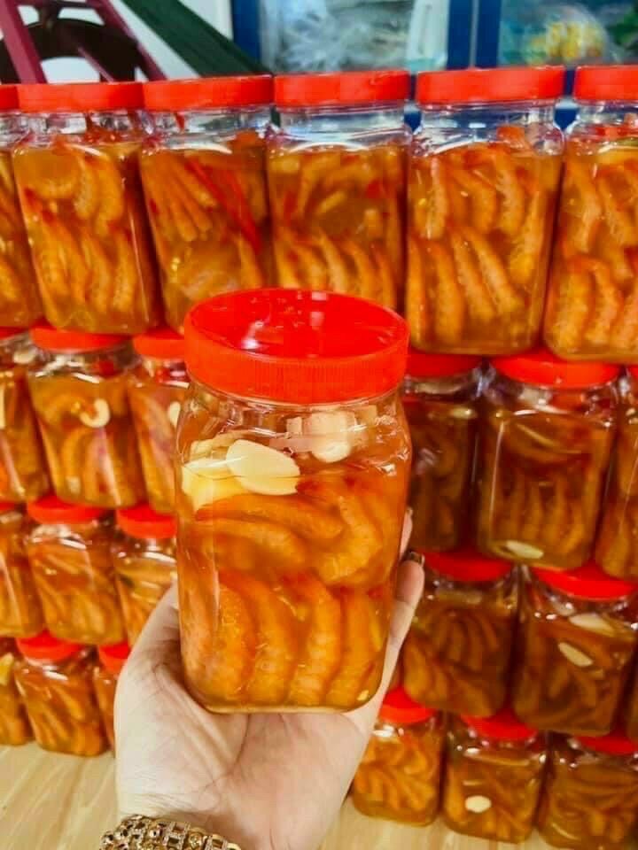 🍤Mắm tép chưa trộn   Nhìn tép nhìu là e mê hà - 110k/hủ  Vị đậm đà chua ,cay,mặn,ngọt có đủ trong 1 tô mắm. 🍤Mắm vừa ăn  👉🏻 Ngọt từ tép.. thơm từ tỏi.. cay cay của ớt..😋😋