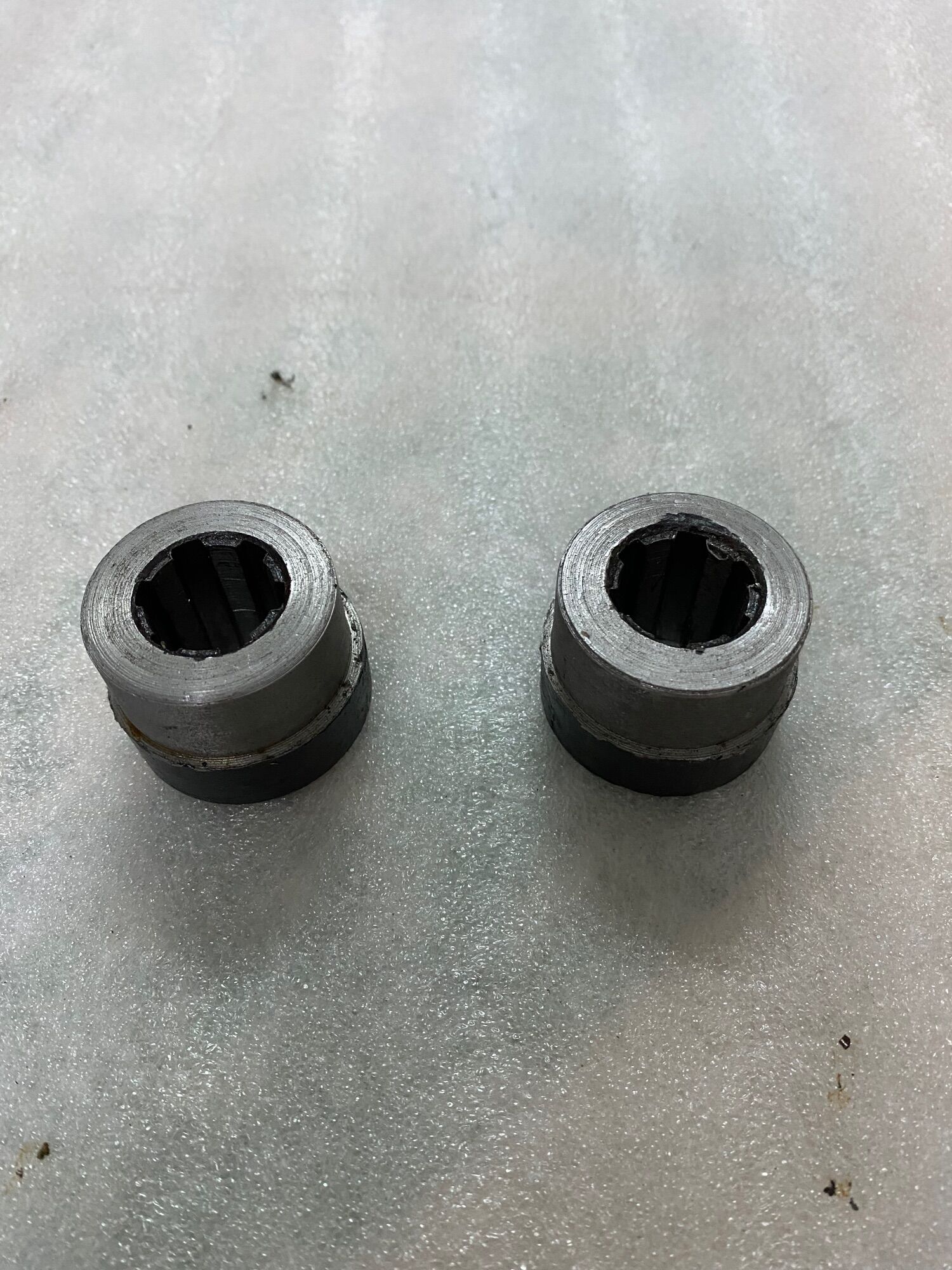Hai cái then trượt lỗ 6 răng cốt 19l bằng thép không gỉ đầu tiện lắp ống phi 42