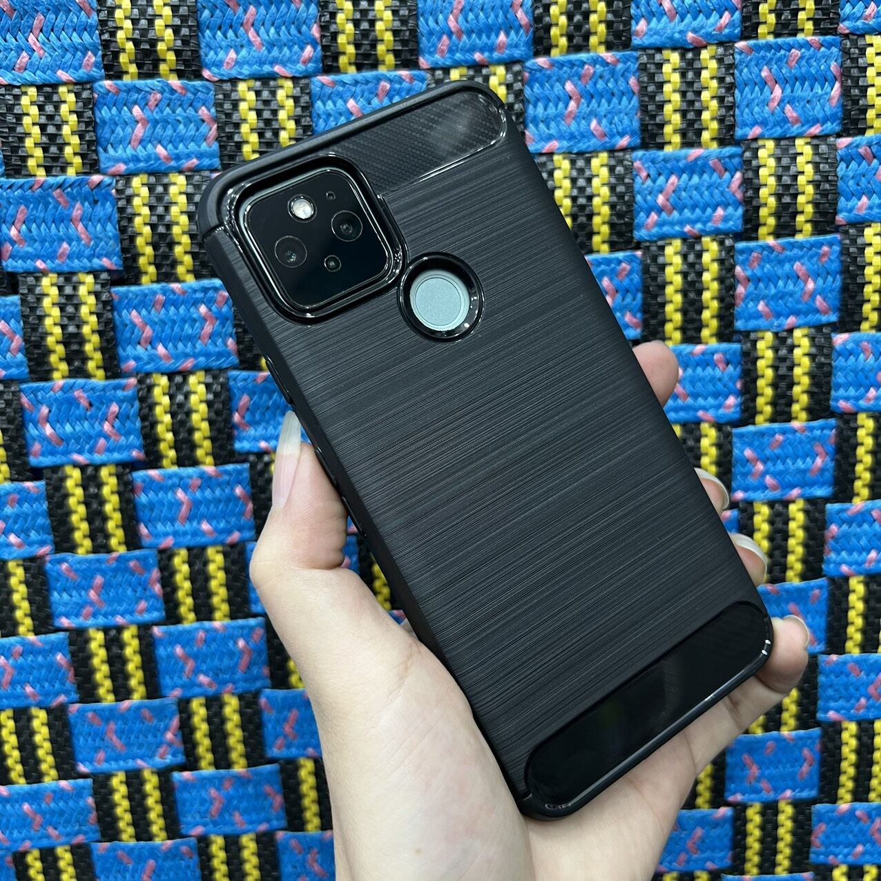 Case ốp lưng Google Pixel 5 dẻo đen carbon vân xước dày dặn chống sốc