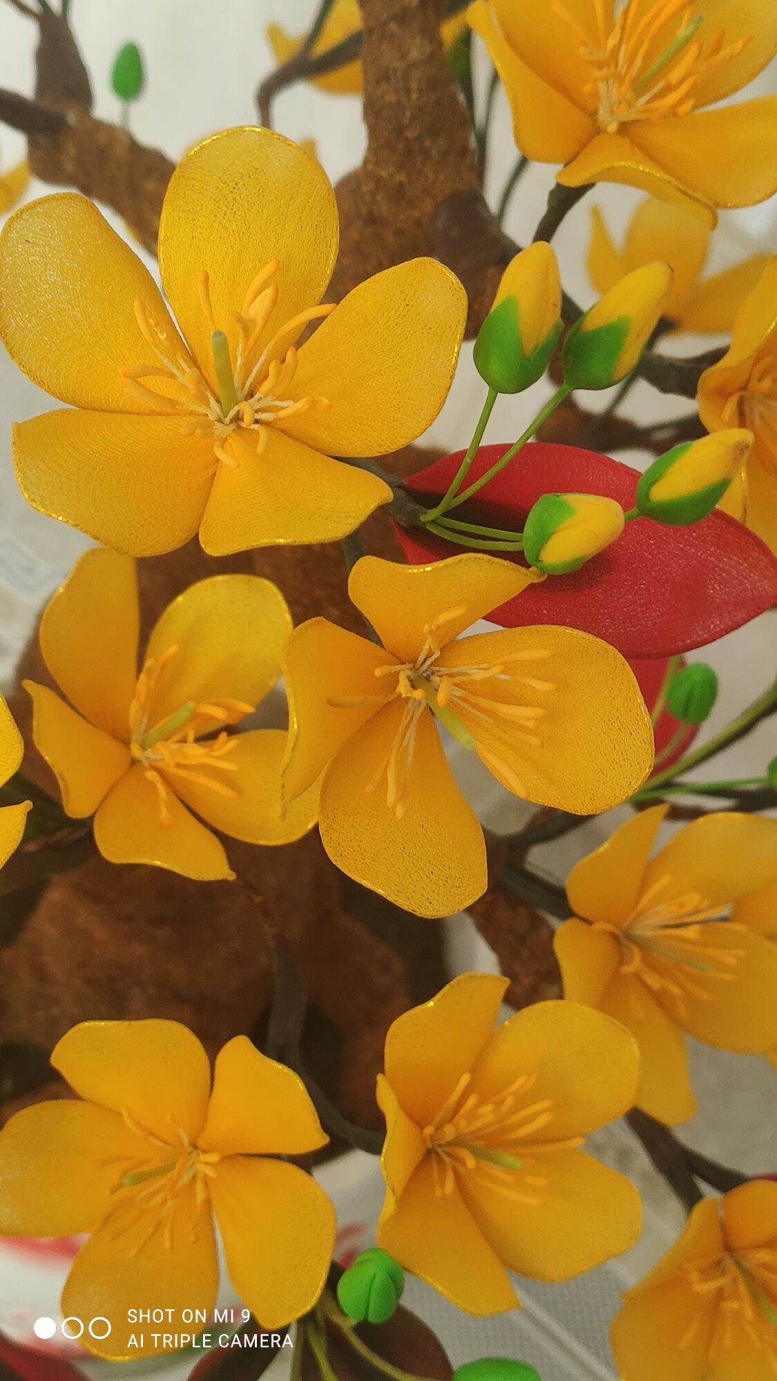 Hoa mai (3 lớp vải voan) đèn chớp 4 màu