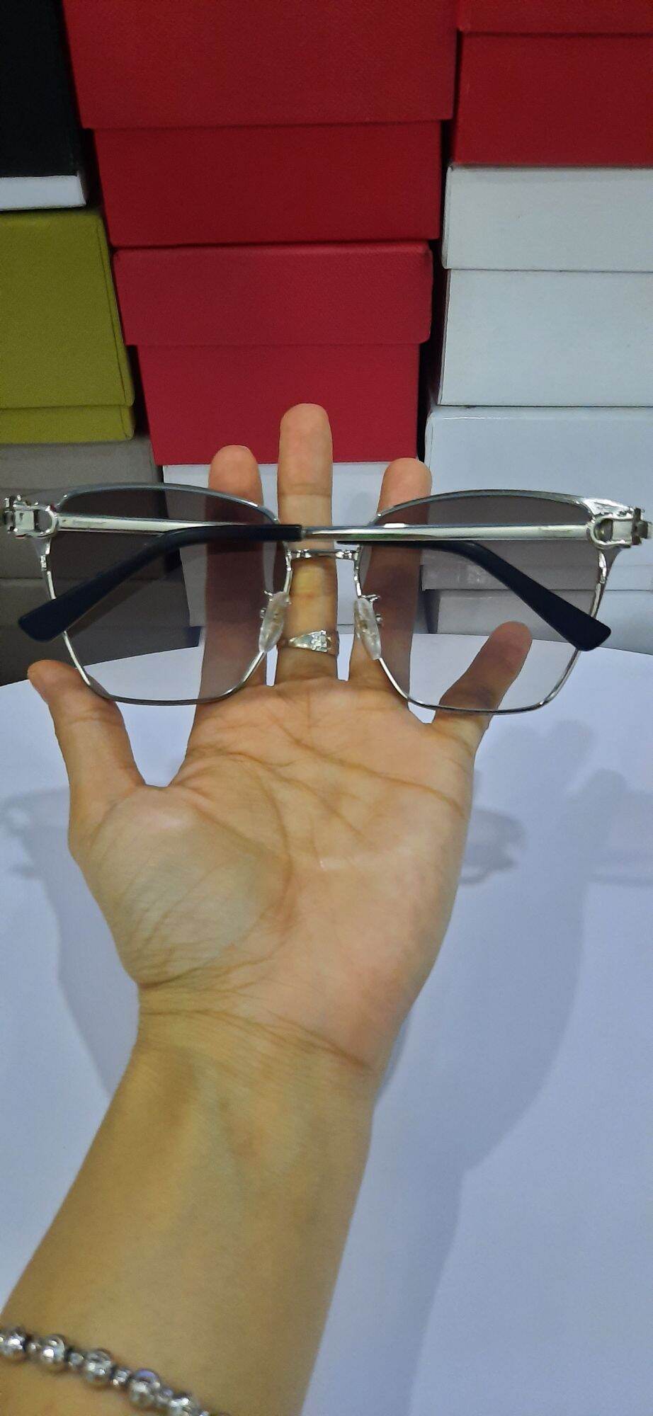 Kính si hiệu Ferragamo