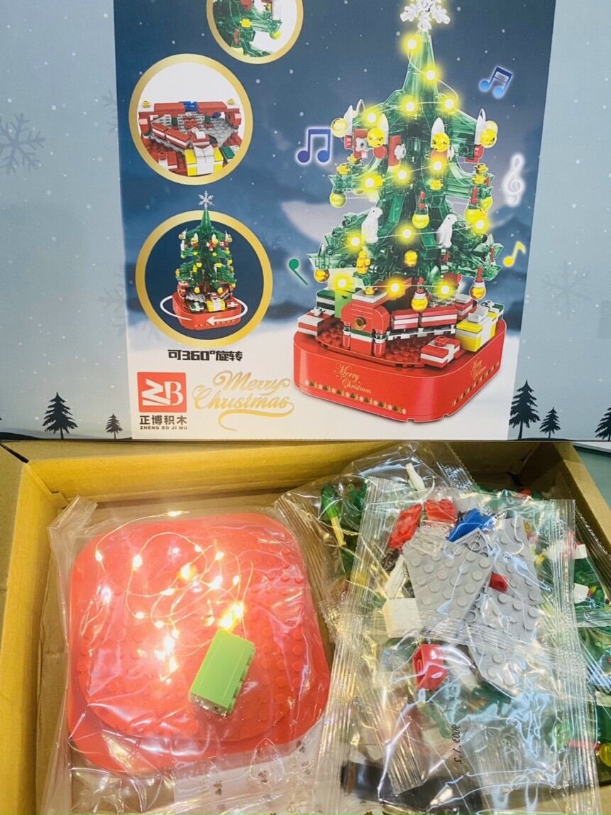 Mô hình lắp ghép Cây thông Noel