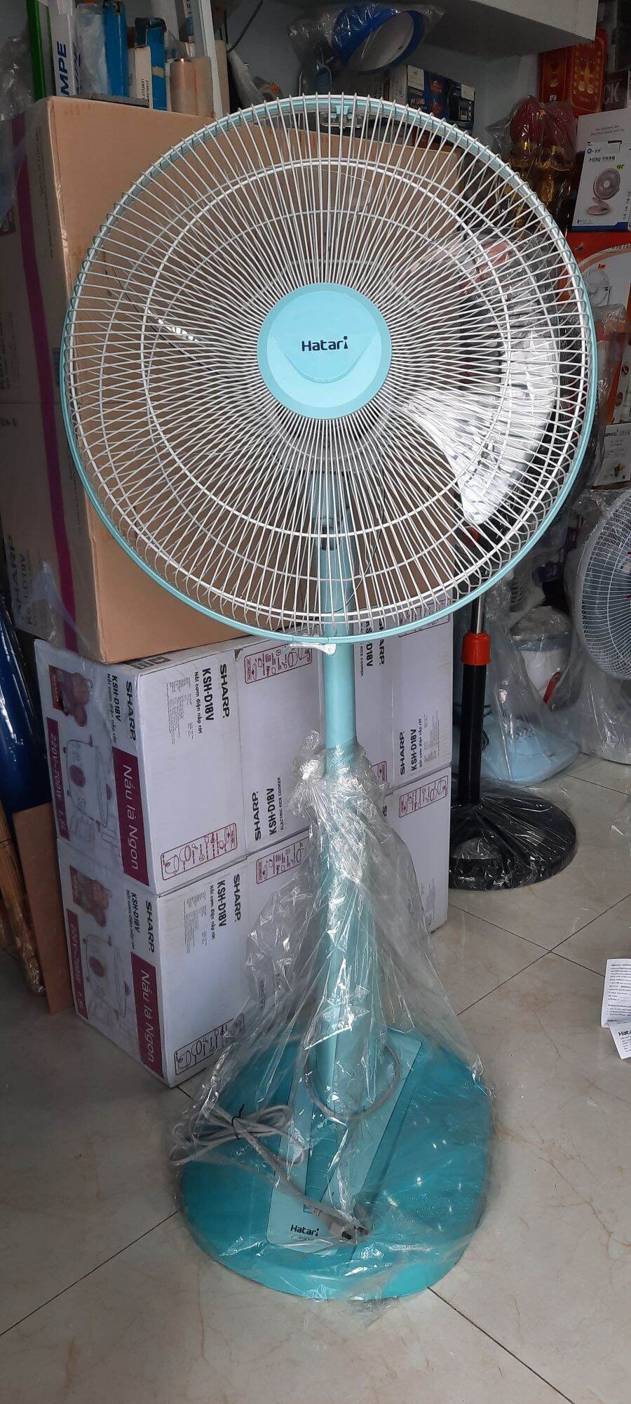HCM. Quạt đứng HATARI S16M4 sản xuất tại thái lan, gió mát dịu không tiếng ồn, màu giao tự nhiên.Hàng chính hãng do cty việt thái nhập khẩu