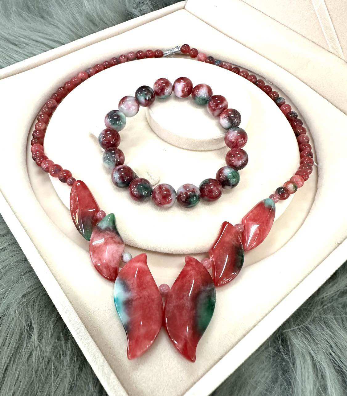 Bộ vòng đá ruby phi gồm vòng cổ và vòng tay bao xinh