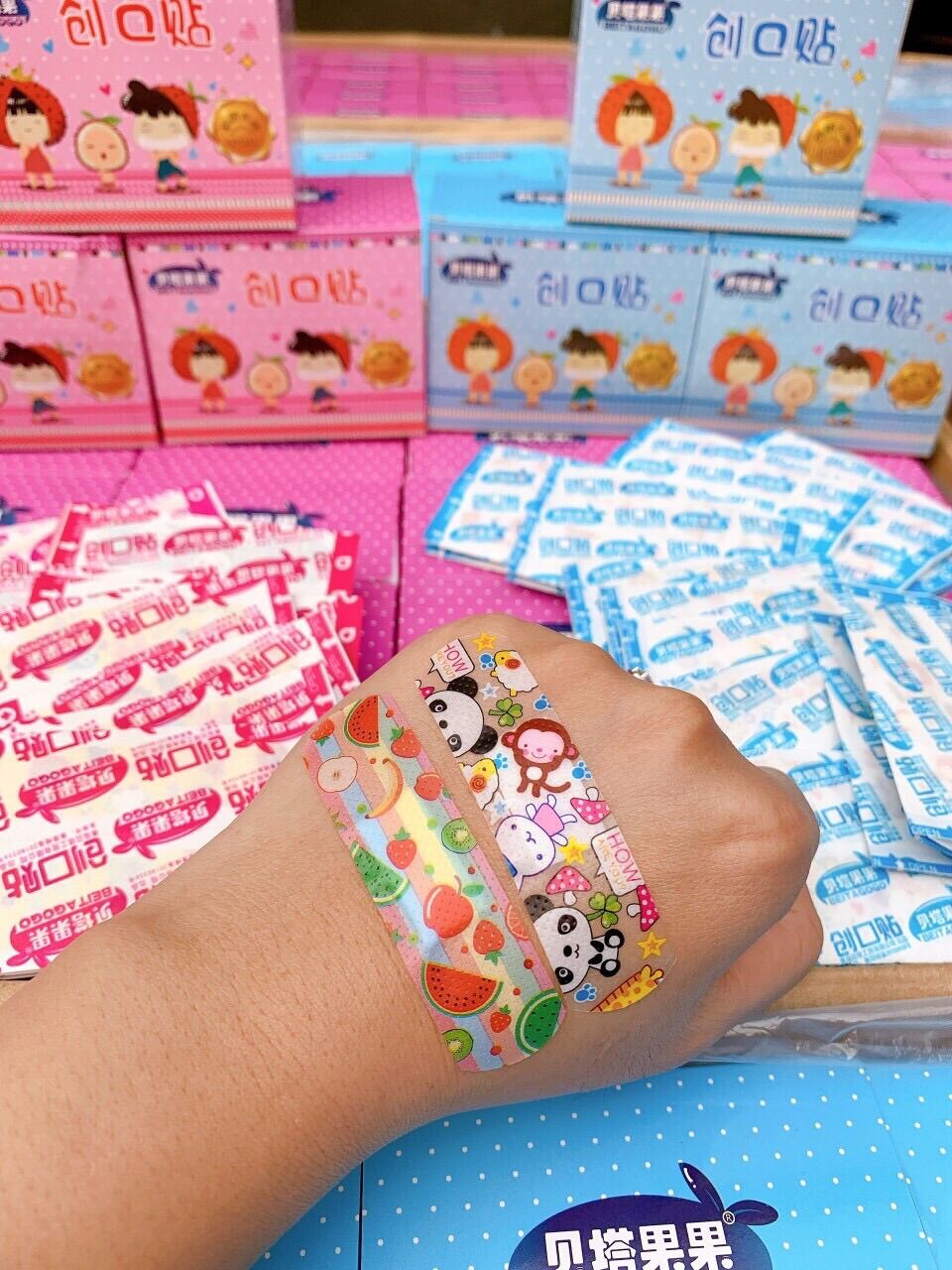 [HCM]Hộp 120 băng urgo hoạt hình