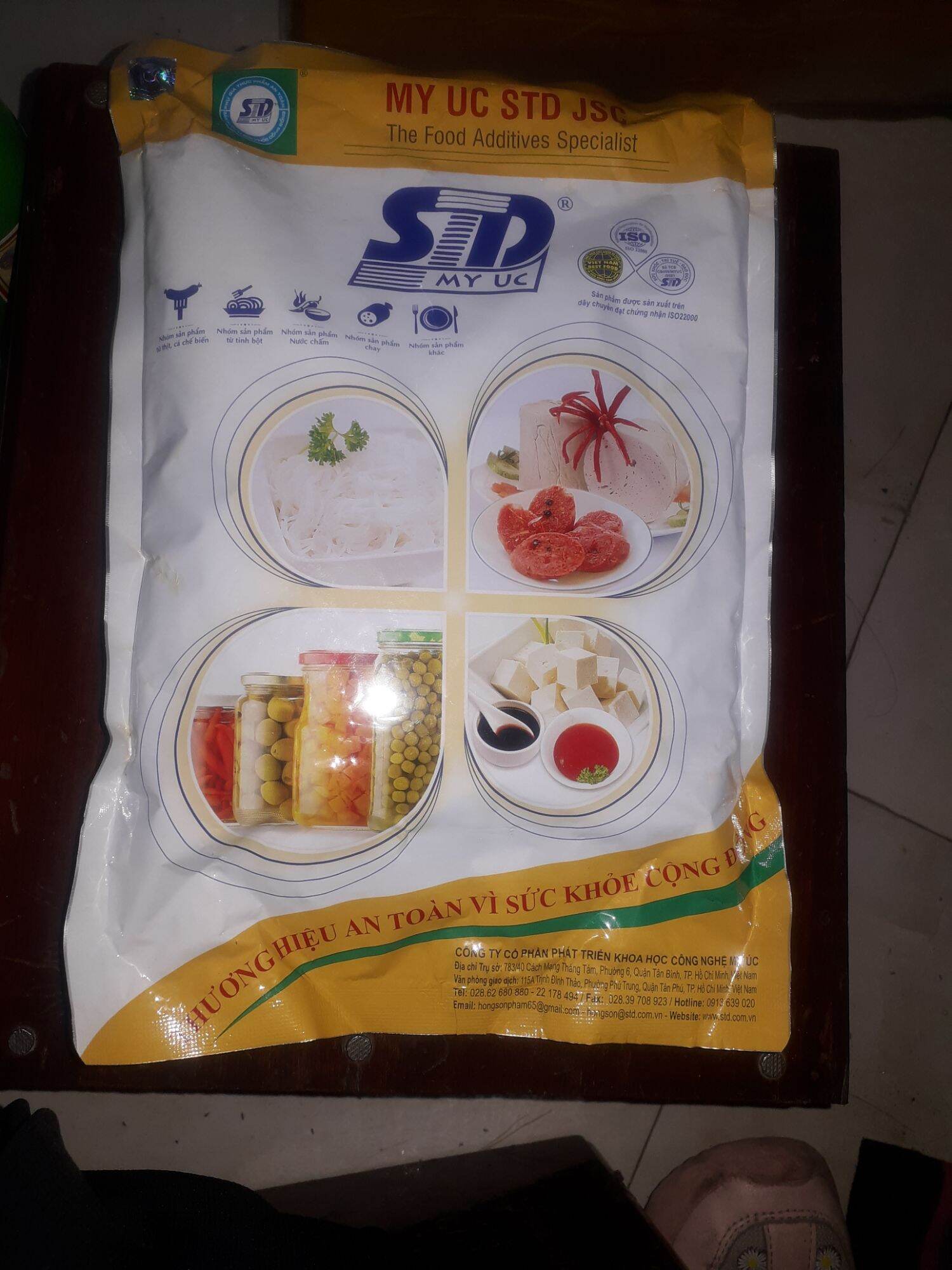 Muối đỏ gói 1kg ( tạo màu cho thực phẩm muối, hun khói)