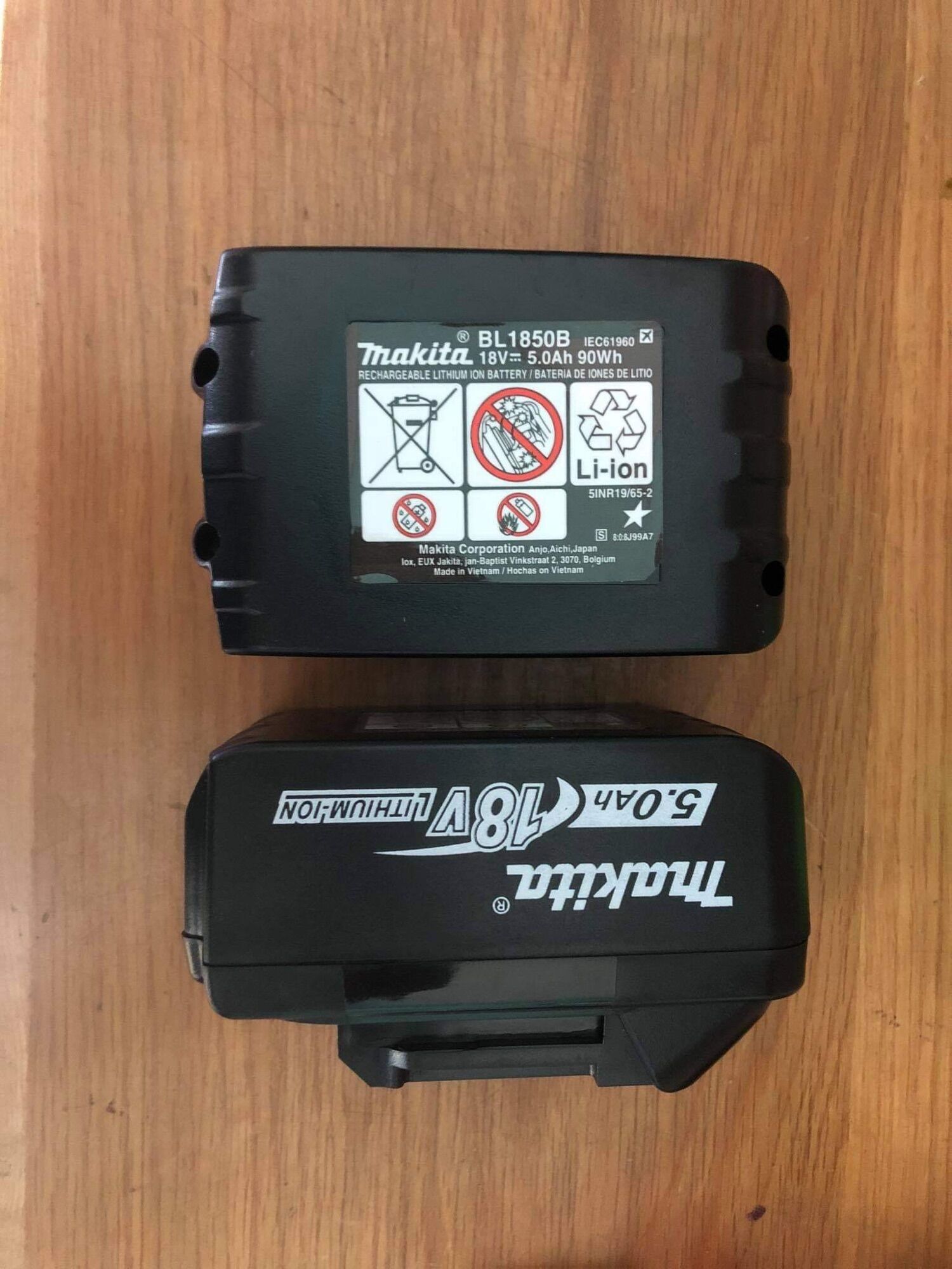 [HCM][Lấy mã giảm thêm 30%]Võ pin makita 18v 2 hàng cell nhựa abs siêu đẹp