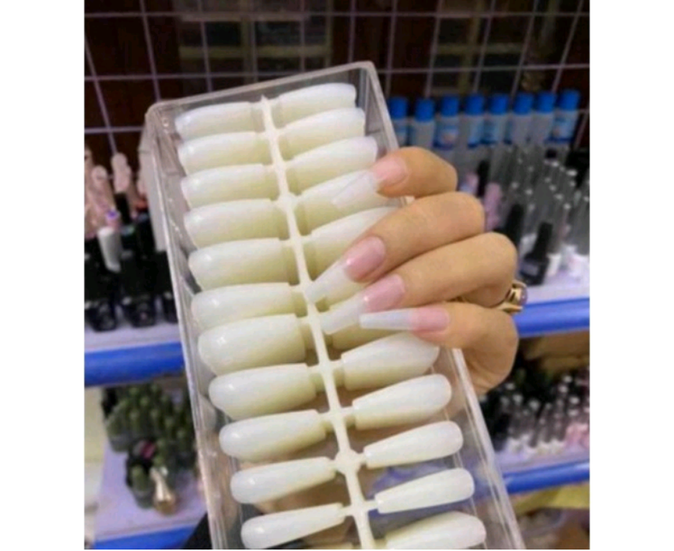 Móng úp form thang Âu Mỹ đục