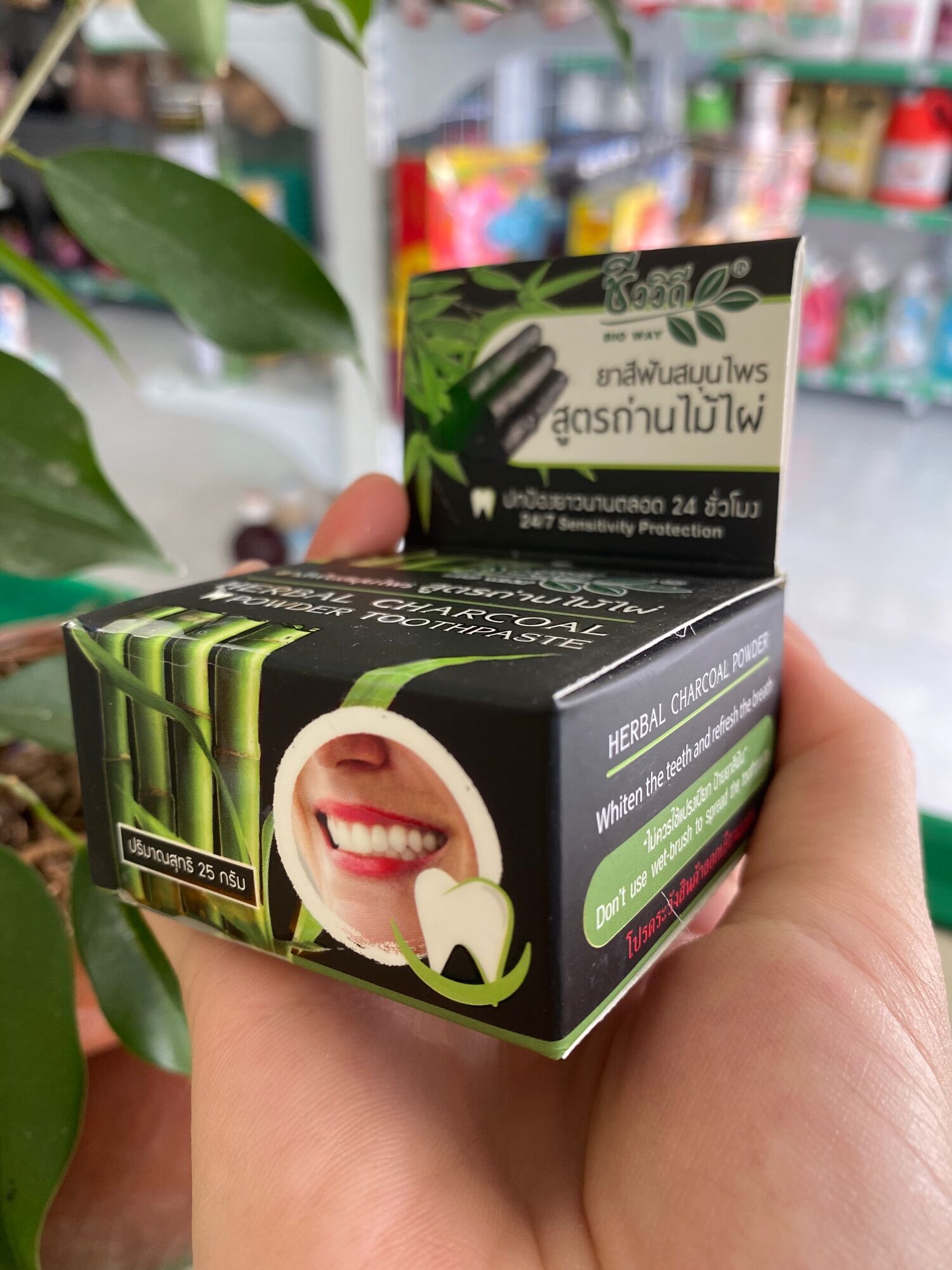 Kem tẩy trắng răng than tre hoạt tính Thái Lan Herbal