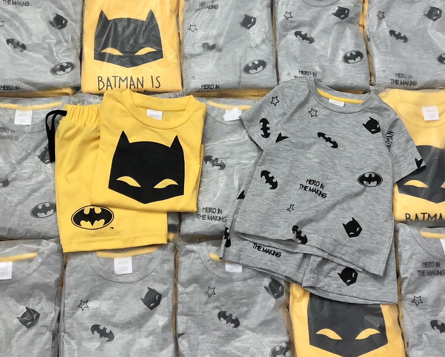 Set 2 bộ Batman vàng ghi Next cho bé trai