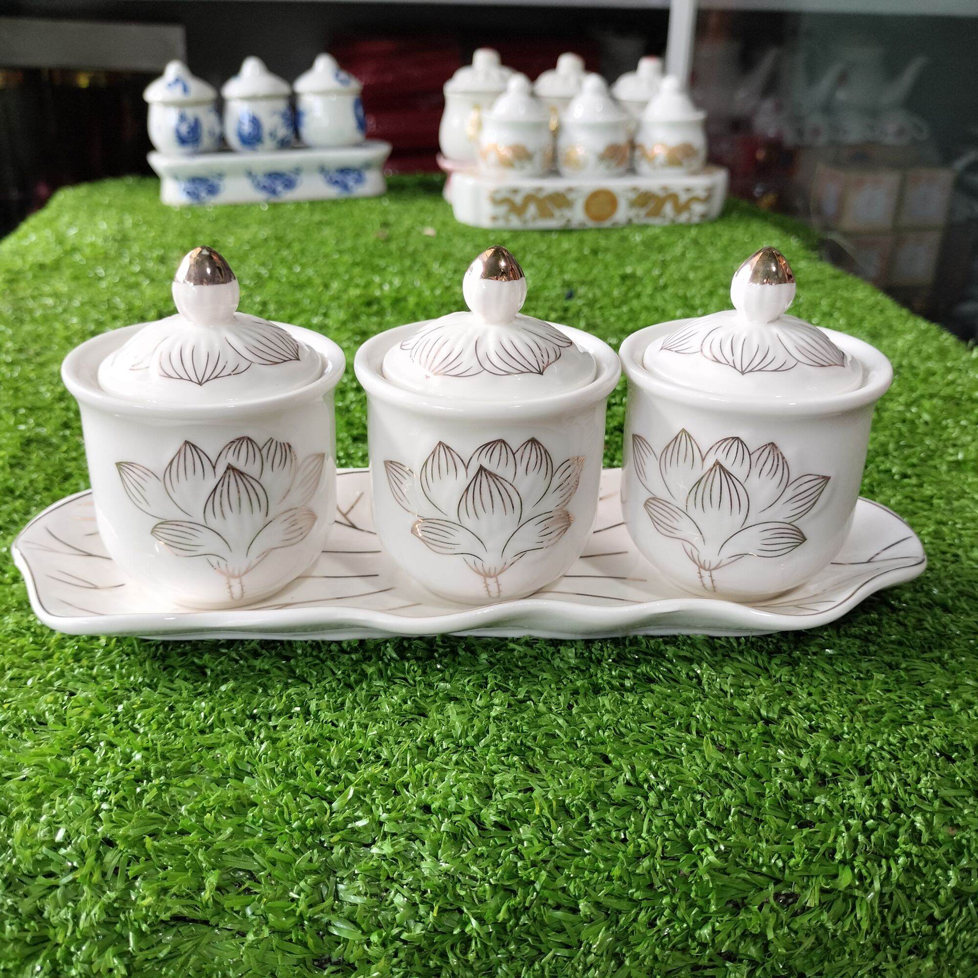Set of 3 Ceramic Cups with Lids for Worship