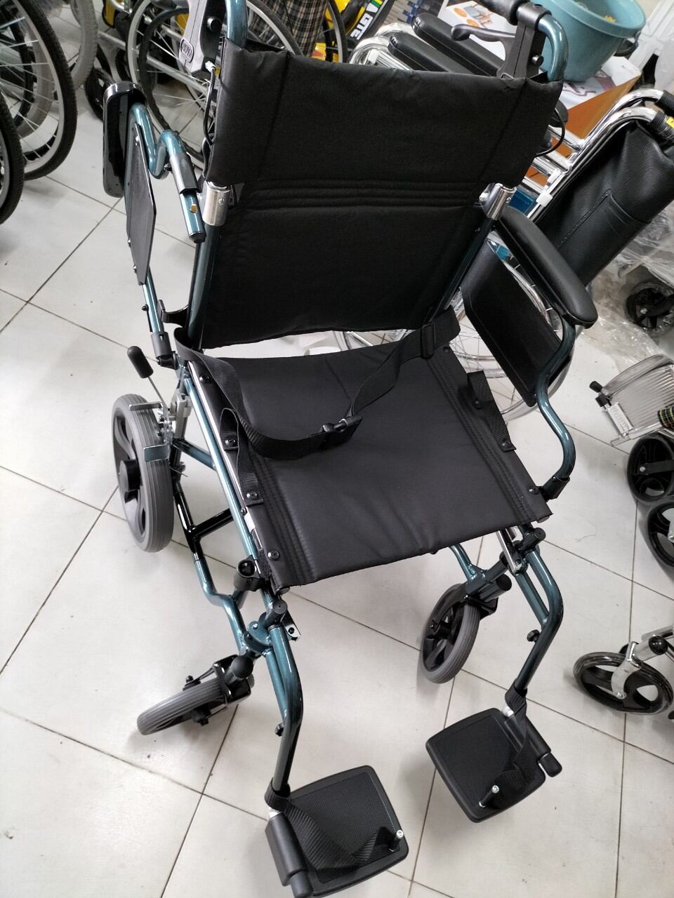 xe lăn du lịch cao cấp