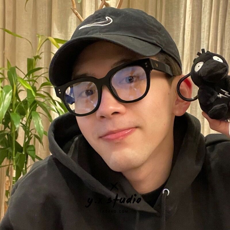 KÍNH CHỮ V 2 CHẤM UNISEX