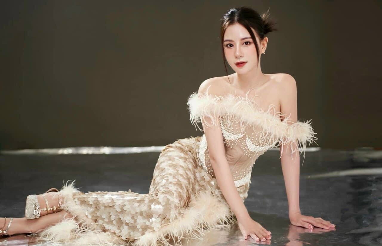 ĐẦM BODY KIM SA TRỄ VAI  ĐÍNH LÔNG