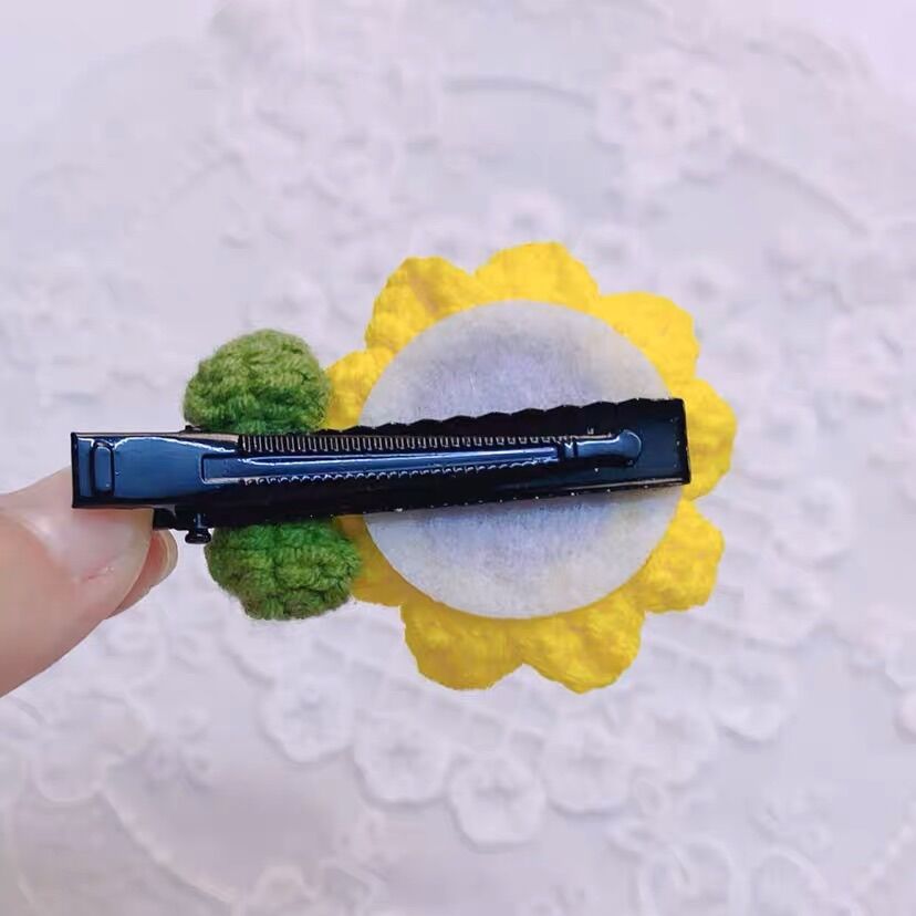 Kẹp tóc hoa hướng dương bằng len handmade