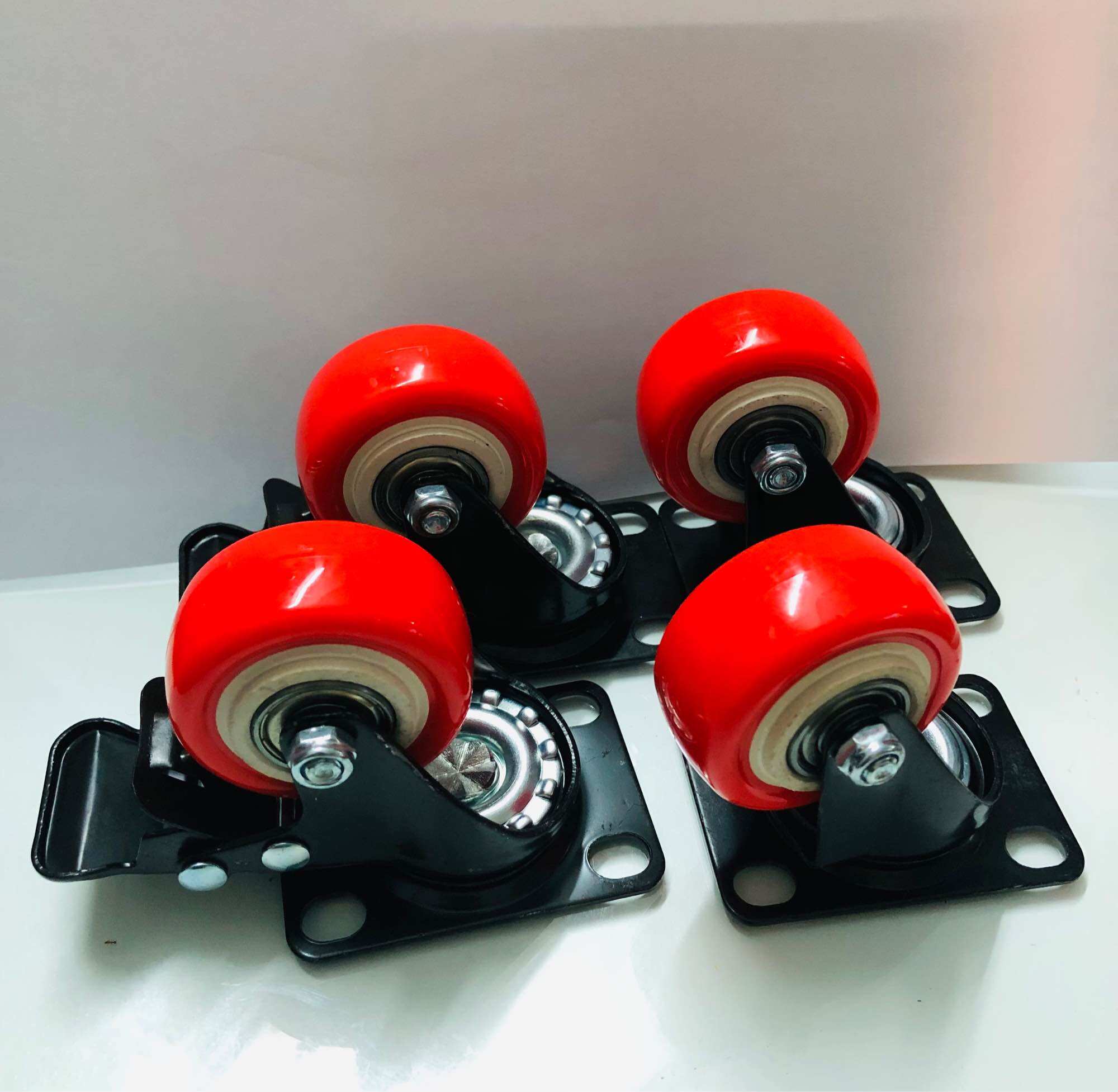 Bánh xe màu đỏ 5 phân, 50mm ( 1 bộ gồm 4 cái , 2 cái có phanh và 2 cái không phanh)
