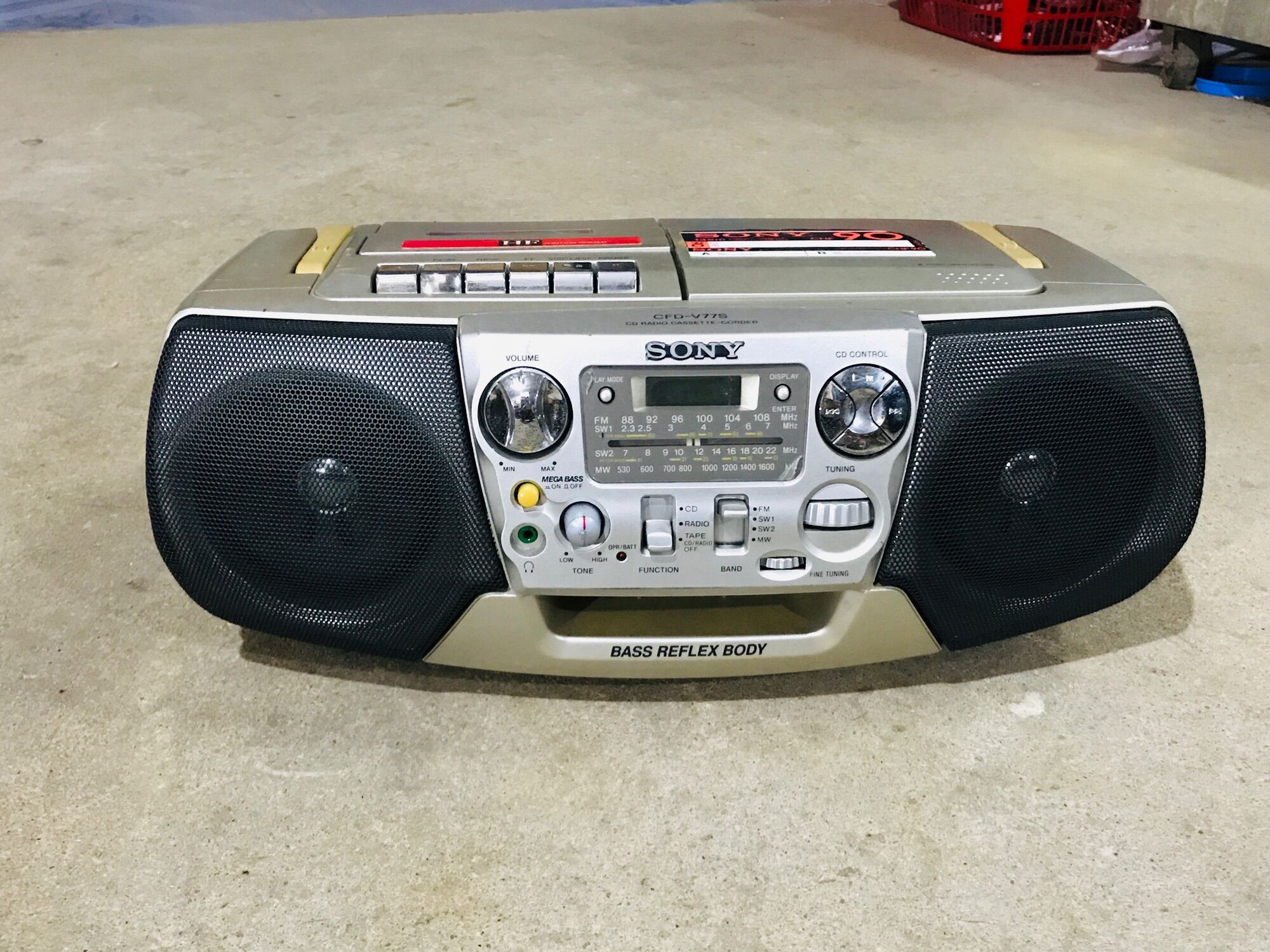 Đài sony cfd-v77s chạy hoàn hảo
