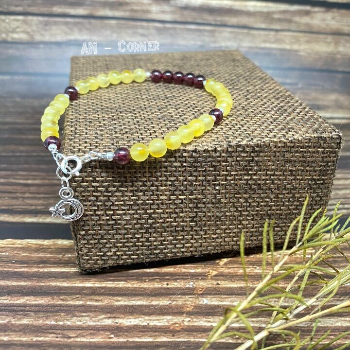Vòng hổ phách mix ngọc hồng lựu kèm charm bạc 925 -4,5 ly