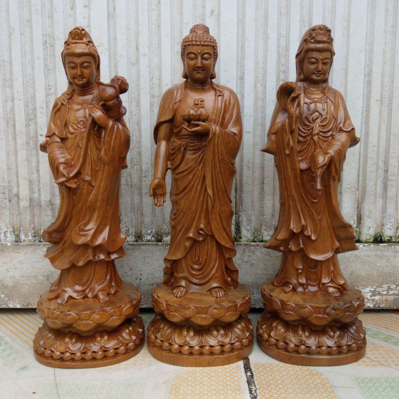 Tam thánh đứng gỗ bách xanh cao 20cm