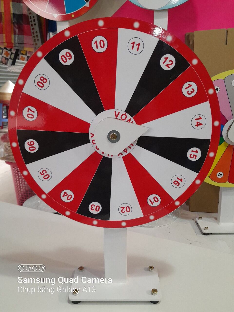 Vòng quay ( trúng thưởng trắng đỏ đen viền đỏ 16 ô - kt: 40cm x 60cm)