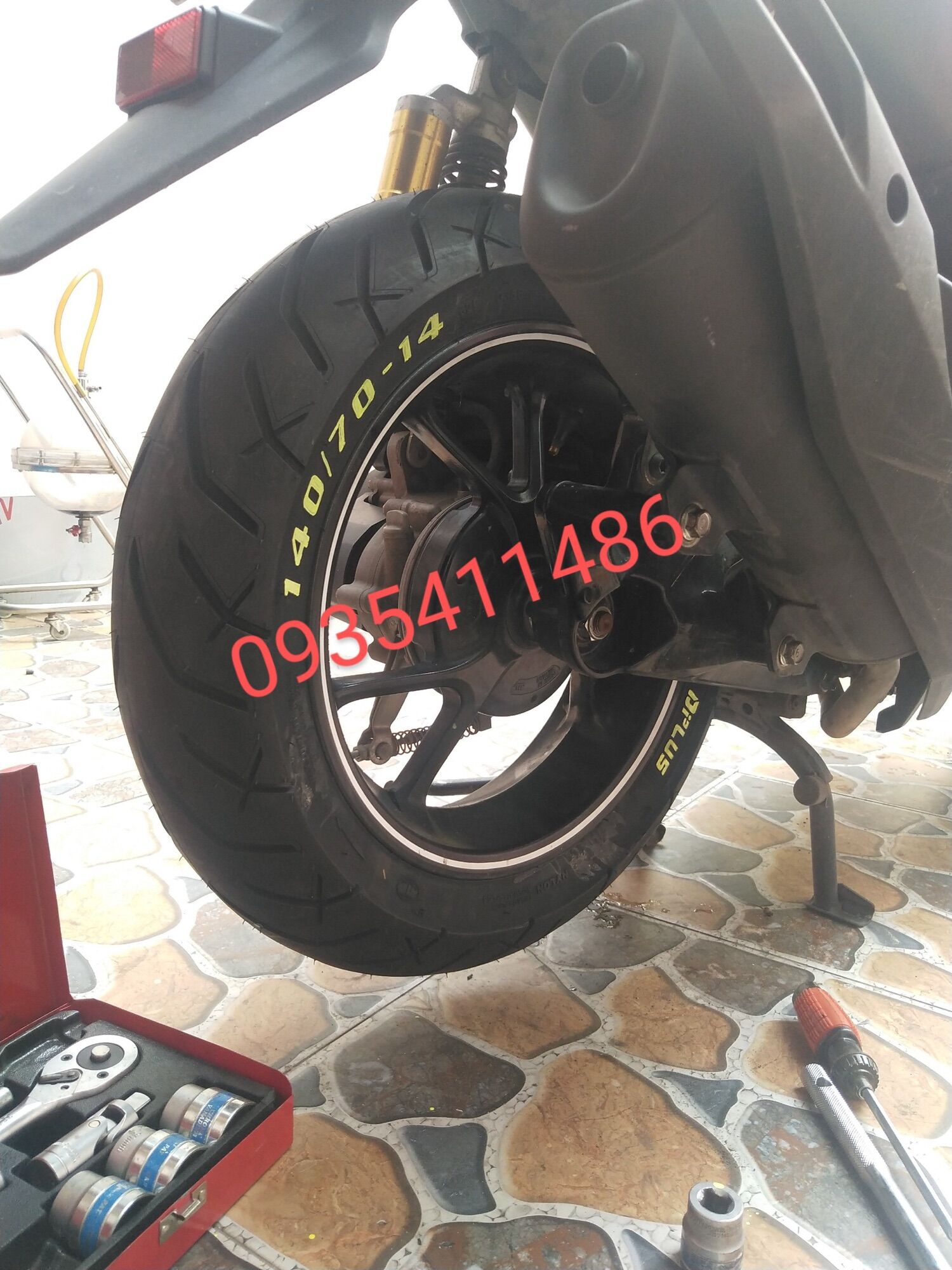 Vỏ (lốp) YAMAHA NVX DPlus không ruột