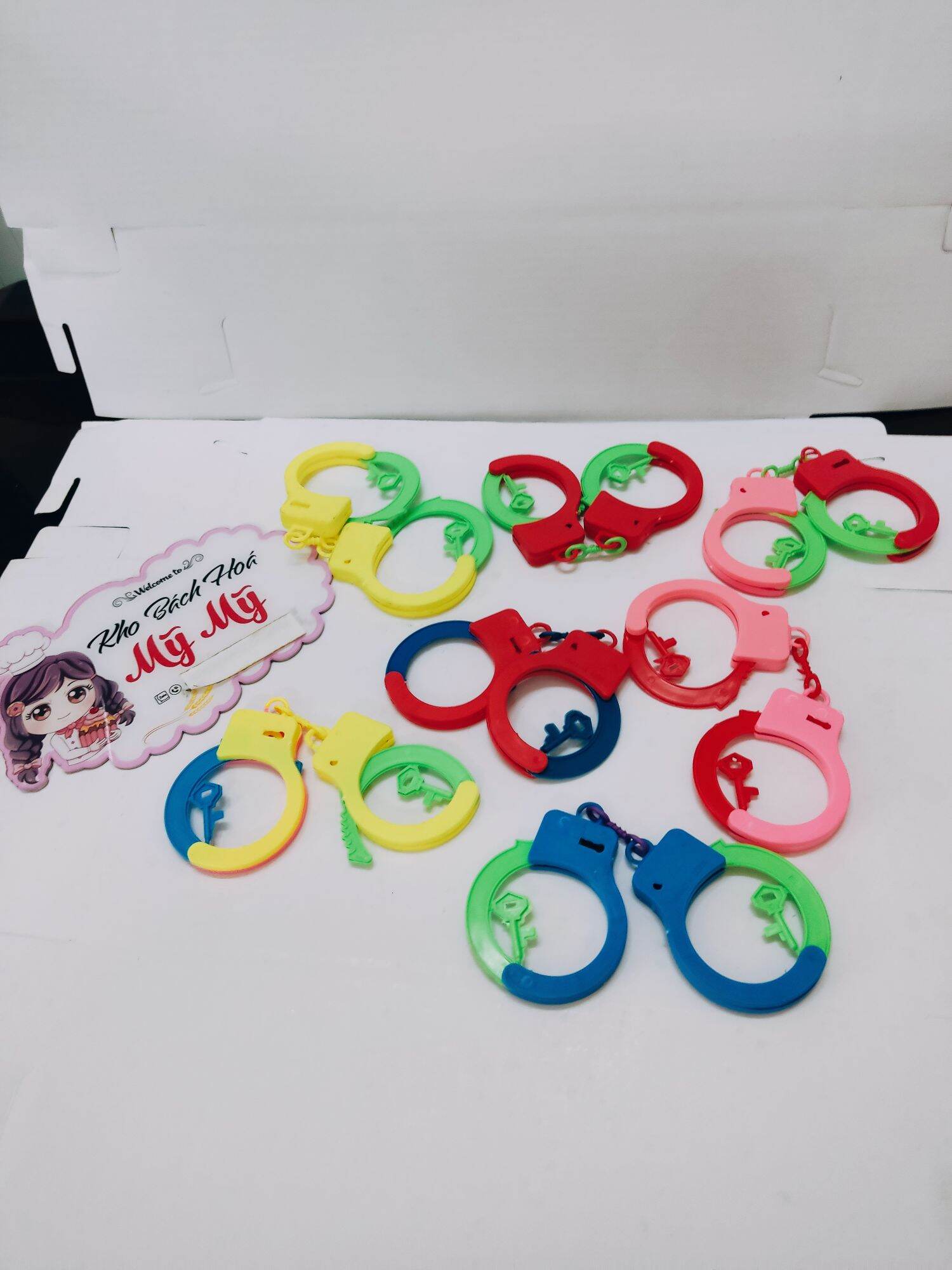 Đồ chơi còng tay số 8 cho bé