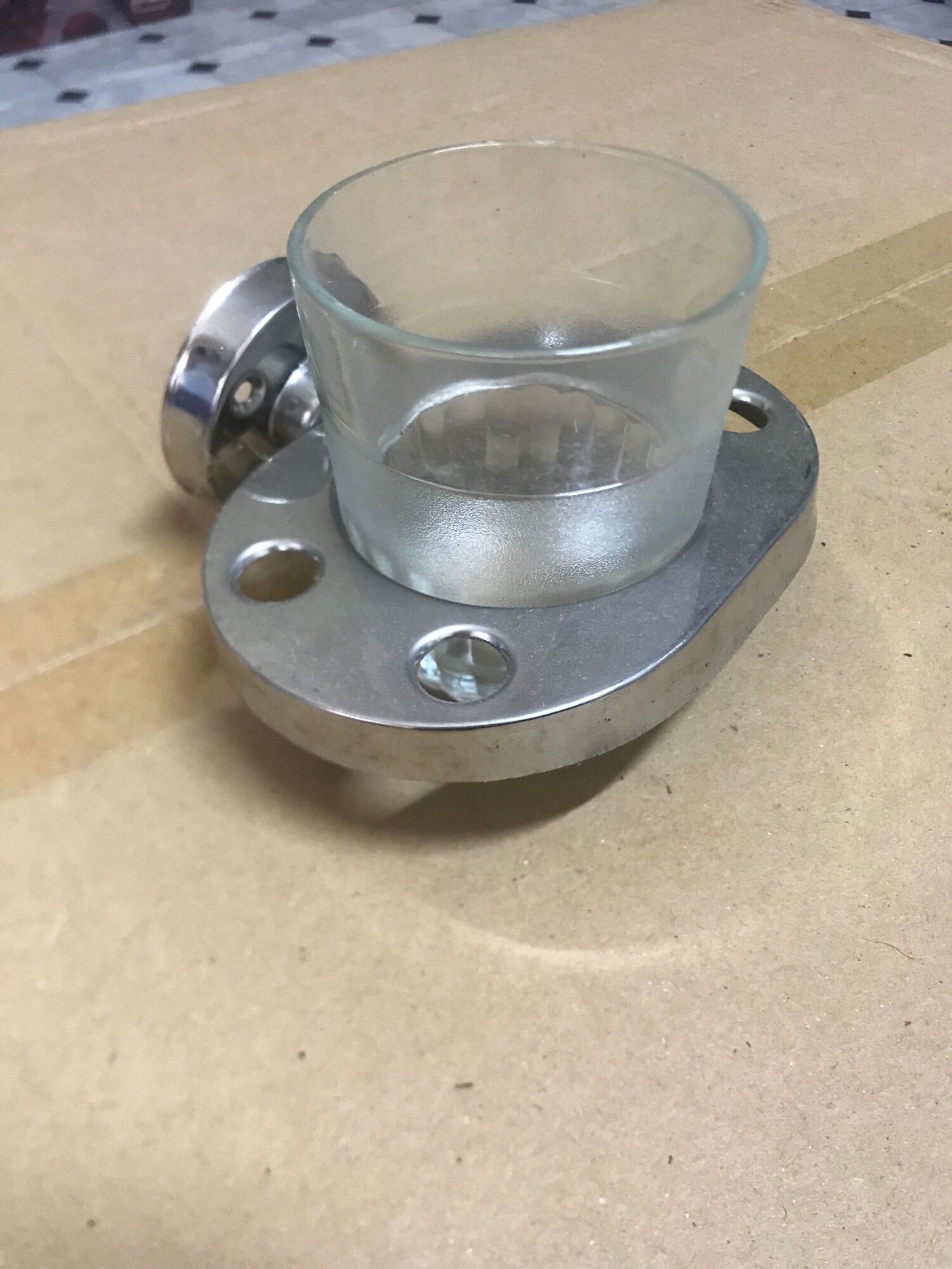 Kệ để cốc và bàn chải đánh răng