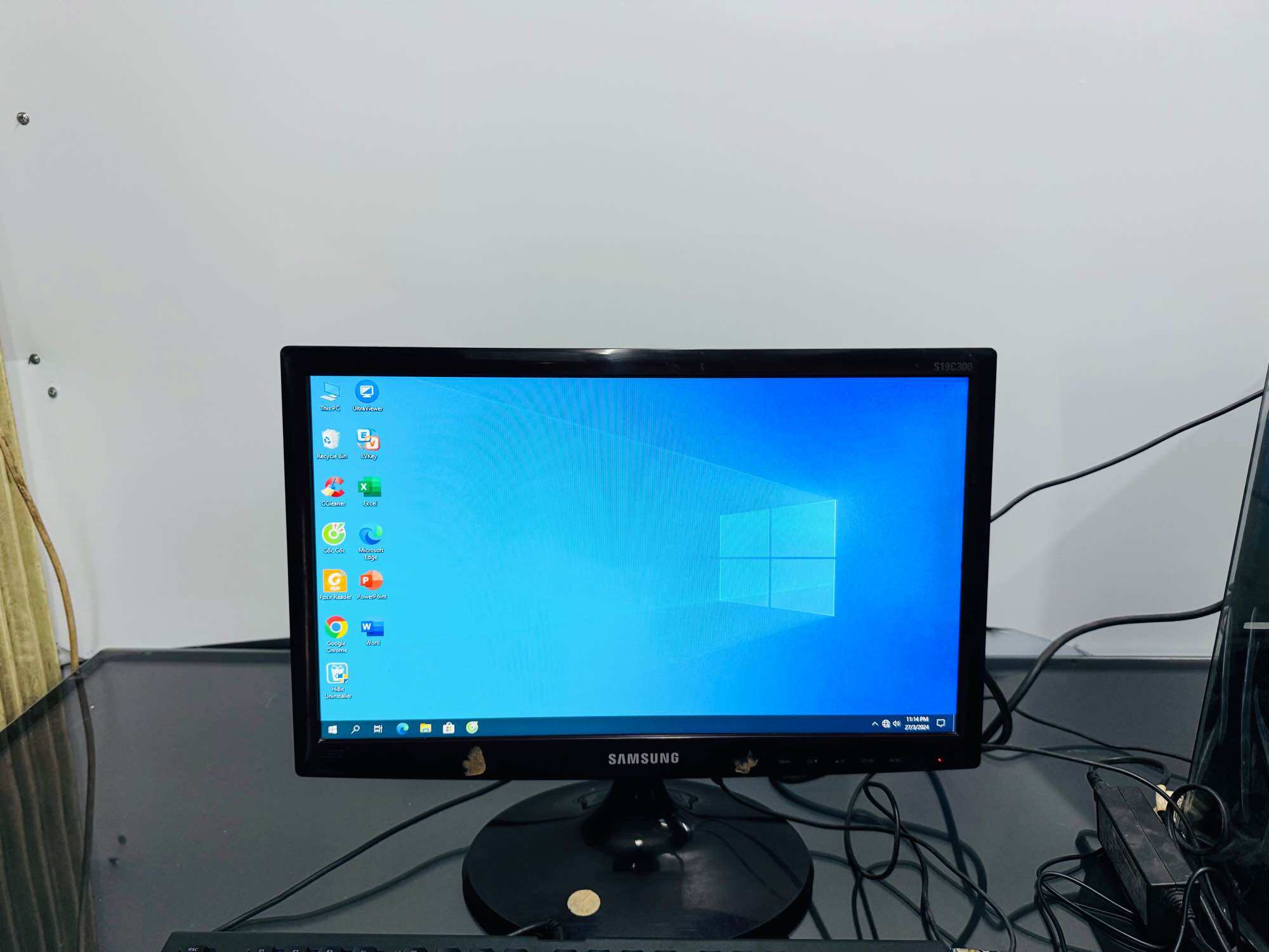Màn vi tính samsung s19 in và các hãng led đẹp