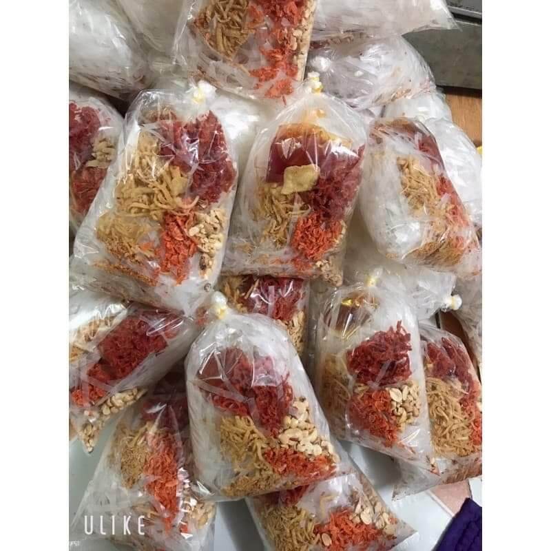 2 bịch bánh tráng trộn sa tế để riêng gia vị