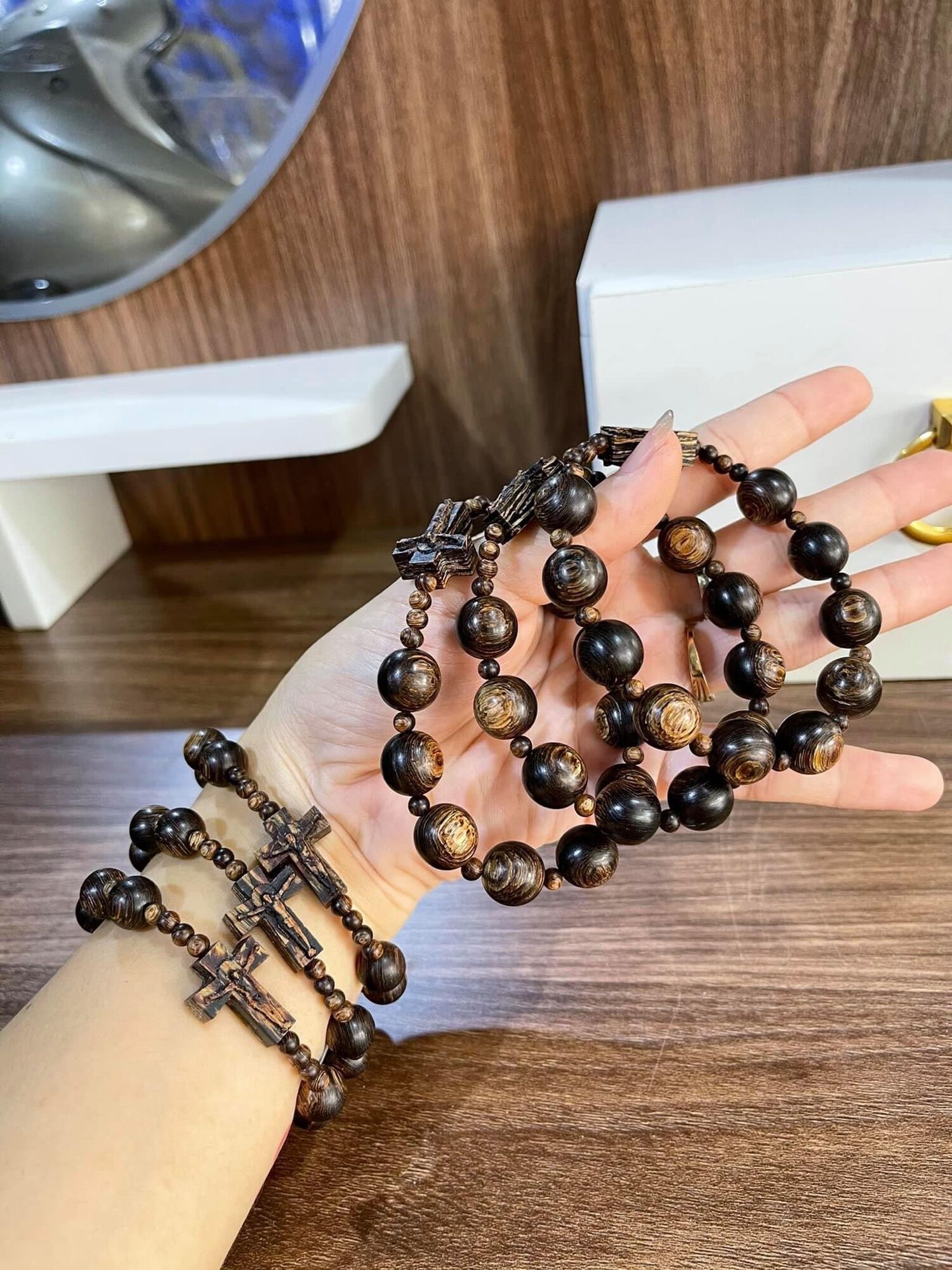 Chuỗi Mân côi trầm hương
