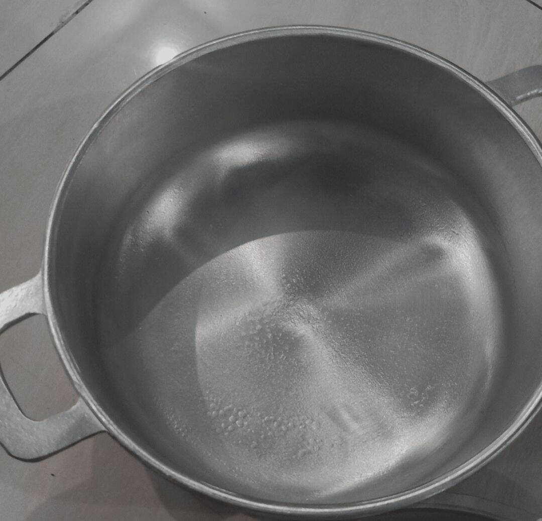 Cast Iron Pot No. 7 (Diameter 17.5cm)