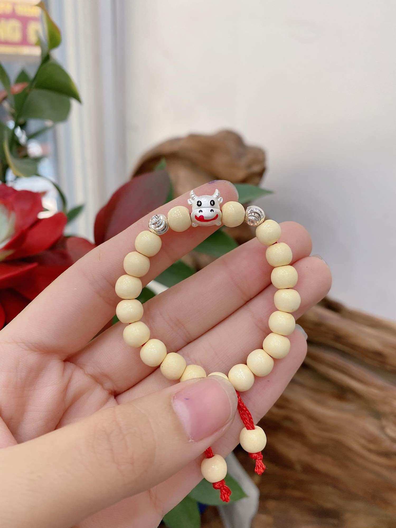 Vòng dâu tằm cho bé bình an tránh xài đẹn giật mình