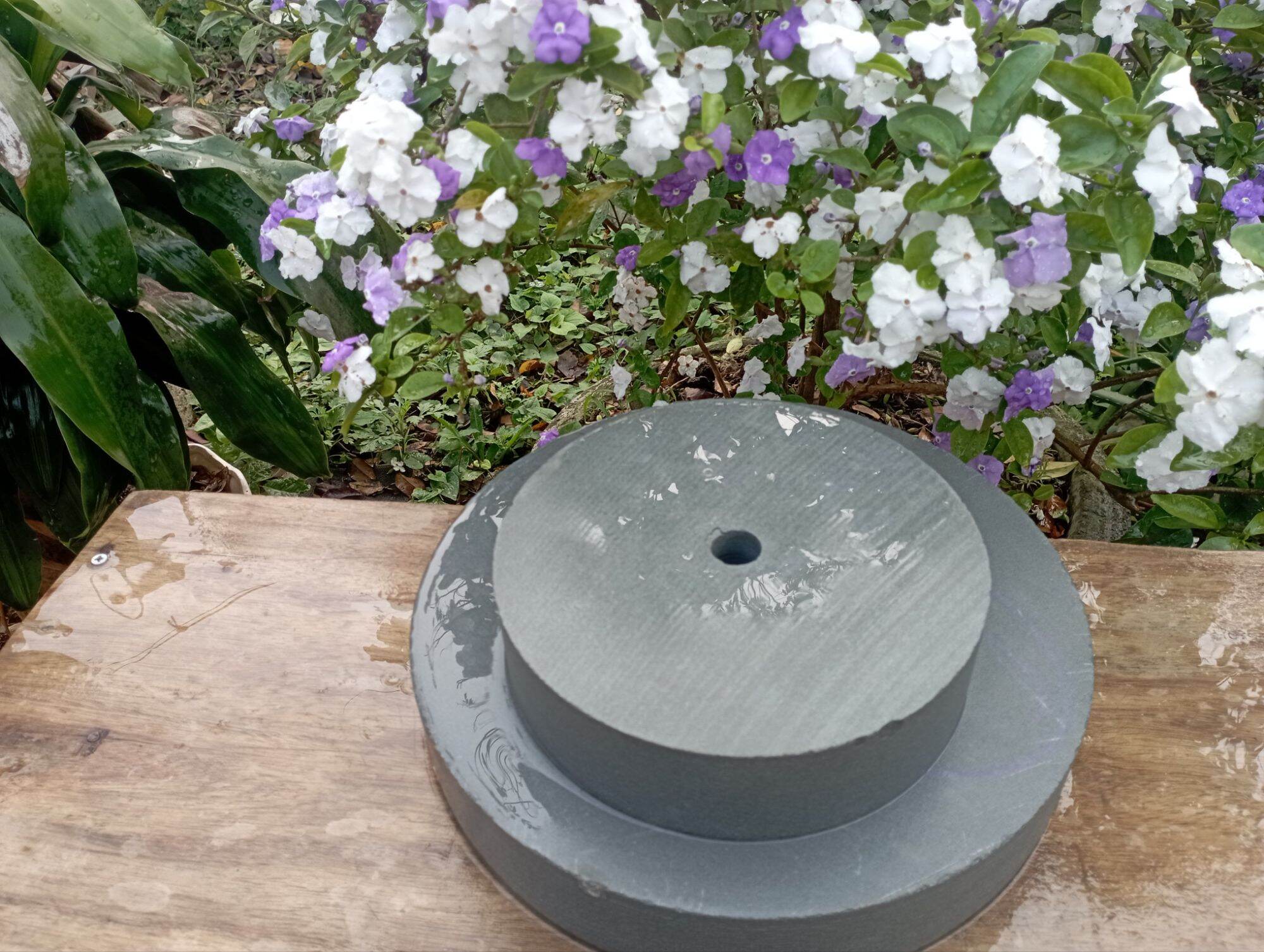 đá mài tròn  d 20 cm dày 5 cm lỗ tâm 2 cm